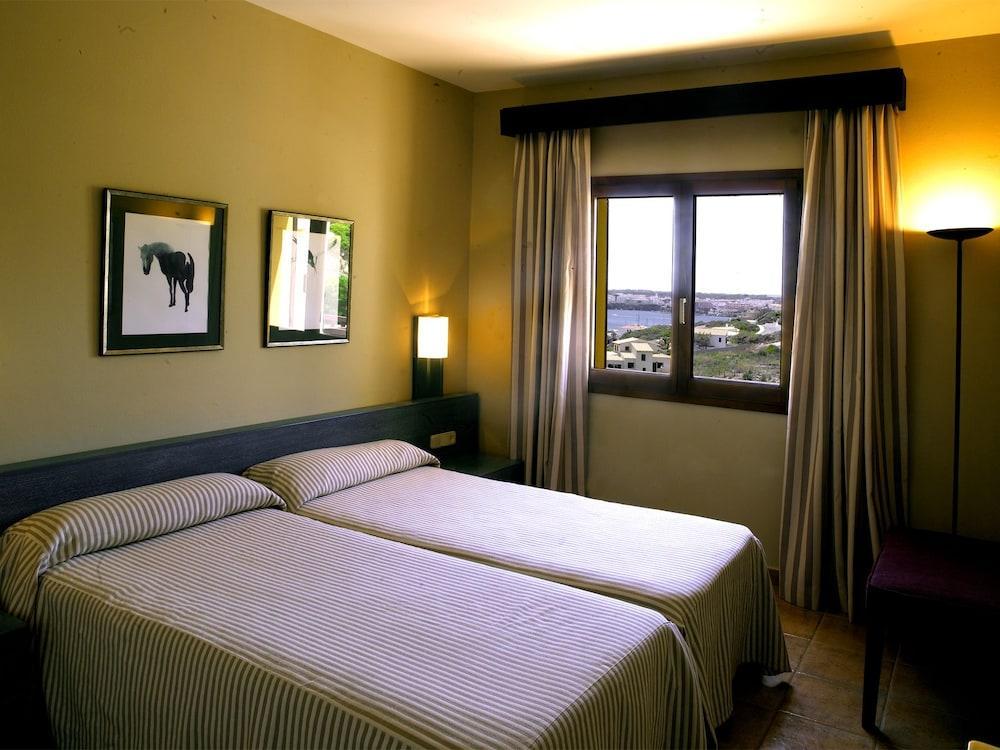 Calallonga Hotel Menorca Mahón Buitenkant foto